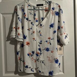 New with tags Ivanka Trump Cream Floral Short Sleeve Blouse Size XL